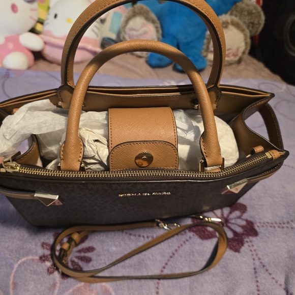 Like new MK bag - Picture 2 of 10